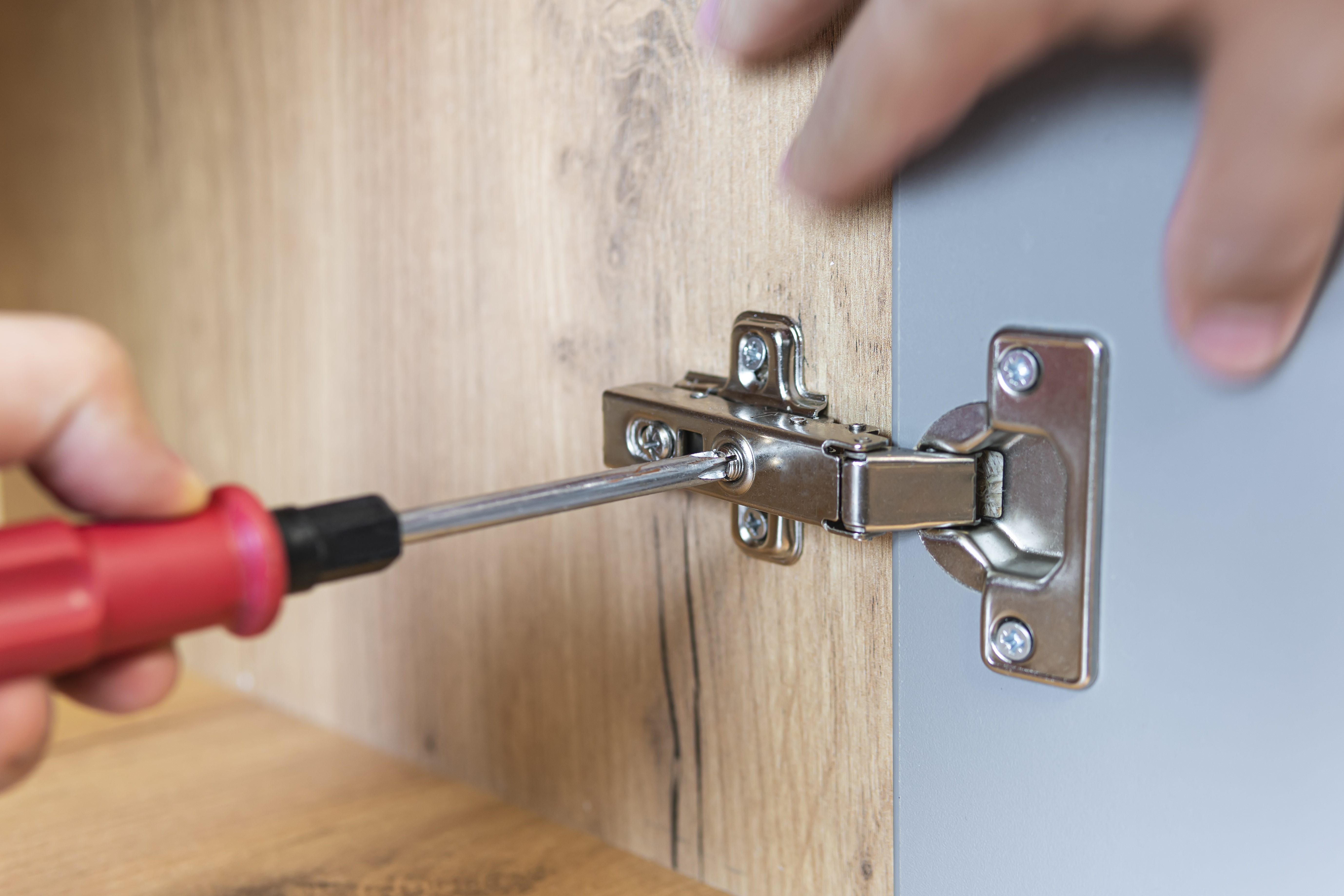 Why would you use concealed hinges? 7 strong points of invisible hinges